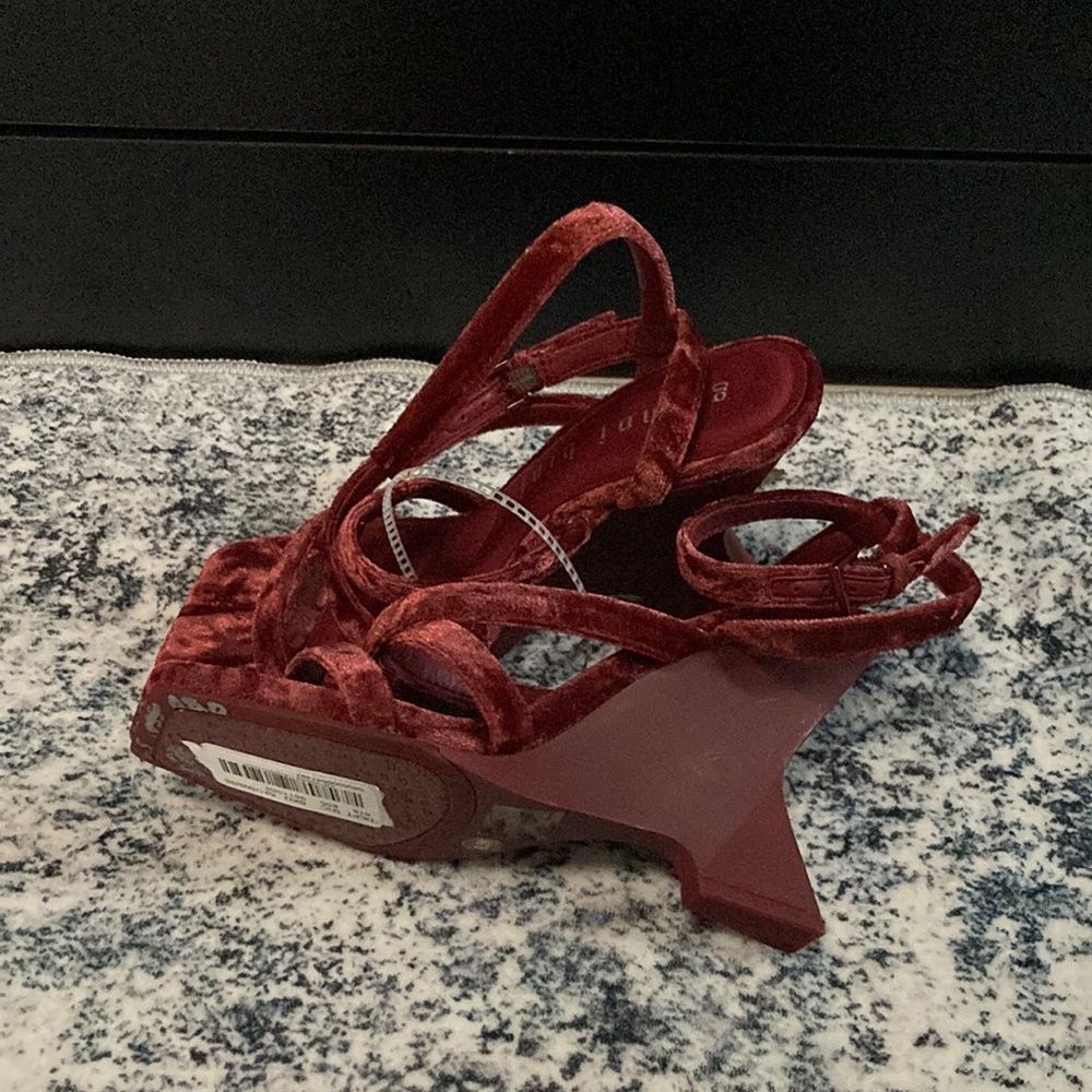 Gianni Bini Red Strappy Heels - Picture 2 of 4